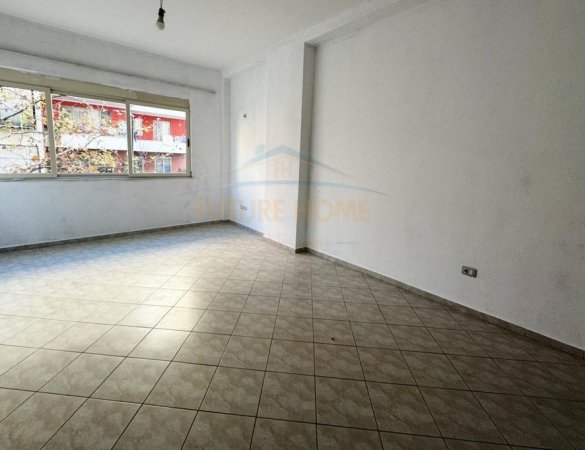 Shitet, Apartament 1+1, Fresk, Tiranë.