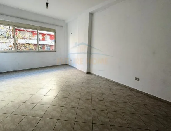 Shitet, Apartament 1+1, Fresk, Tiranë.