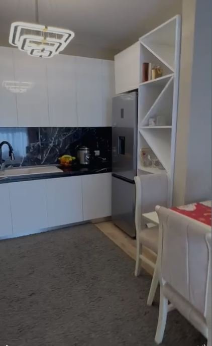 SHITET APARTAMENT 2+1 NË ASTIR TEK PALLATET FRATARI ,    150.000 €uro