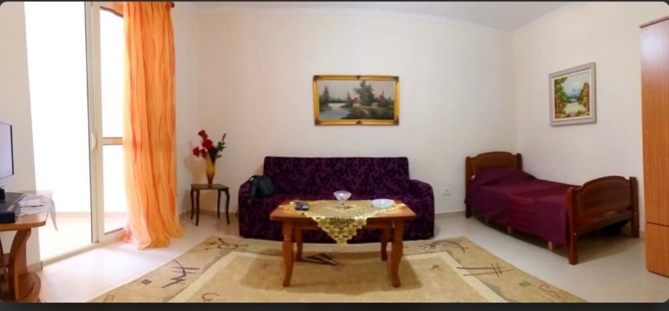 Tirane, jepet me qera shtepi 1+1 Kati 1, 35 m² 300 € (Rruga Frosina Plaku)