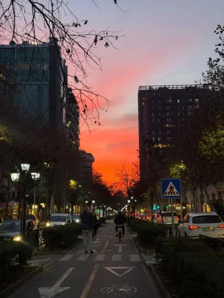 Tirane, shitet apartament 4+1 Kati 16, 1.127 m² 1.500.000 € (Rruga e Kavajes)