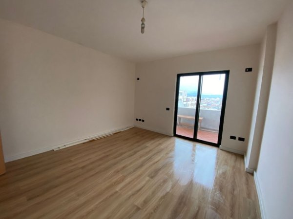 Durres, shitet apartament 1+1+Aneks+Ballkon Kati 10, 82 m² 120.000 € (TREGU FSHATAR)