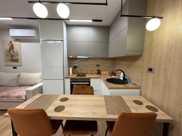 Tirane, jepet me qera apartament 1+1 Kati 1, 60 m² 700 € (Komuna e Parisit)