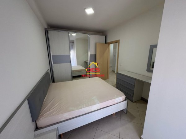 Vlore, jepet me qera apartament 2+1+Ballkon Kati 10, 120 m² 450 € (Rruga Çajupi)