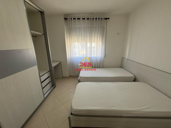 Vlore, jepet me qera apartament 2+1+Ballkon Kati 10, 120 m² 450 € (Rruga Çajupi)