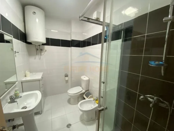 Tirane, jepet me qera apartament 2+1+2 Kati 5, 100 m² 650 € (DON BOSKO , Prane Bar Artistit)