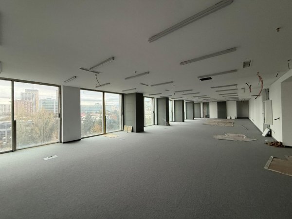 Jepet me qera siperfaqe open space 1569 m2 bruto tek Downtown One, 25 euro m2