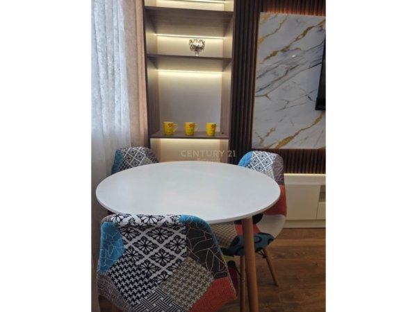 Tirane, jepet me qera apartament 2+1 Kati 5, 100 m² 1.000 € (rruga margarita tutulani)