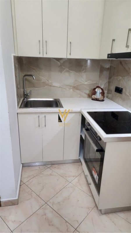 Tirane, jepet me qera apartament 2+1+Ballkon Kati 4, 95 m² 695 € (QENDER)