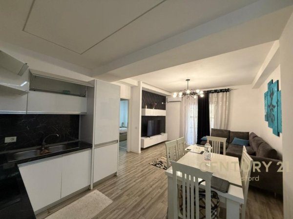 Tirane, jepet me qera apartament 1+1 Kati 1, 65 m² 600 € 