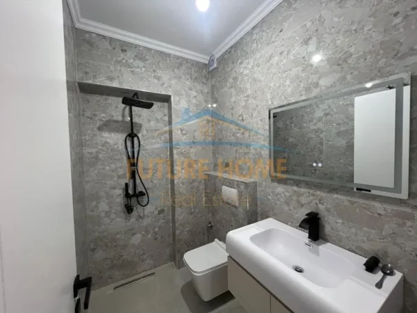 Tirane, shitet apartament 2+1+Ballkon , 75 m² 240.000 € (Rruga e Bogdaneve)