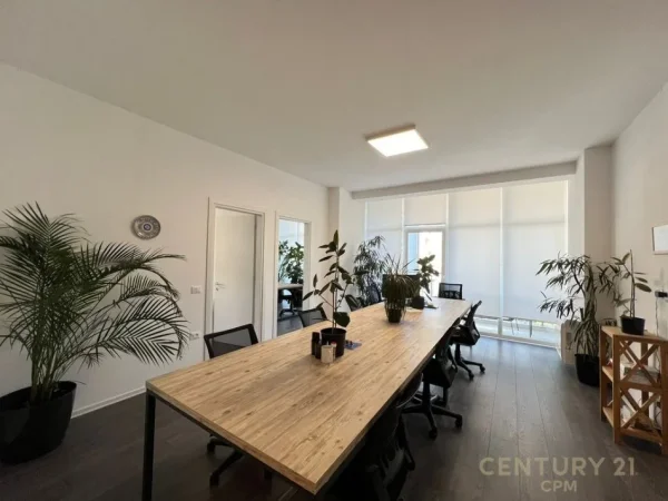 Tirane, jepet me qera ambjent biznesi Kati 3, 130 m² 1.500 € 