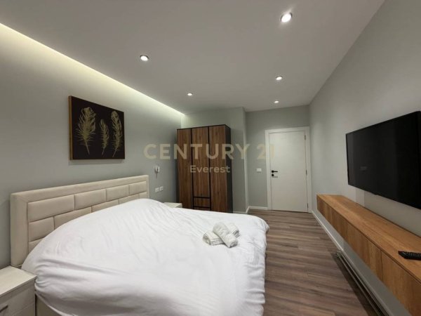 Tirane, jepet me qera apartament 1+1 Kati 5, 