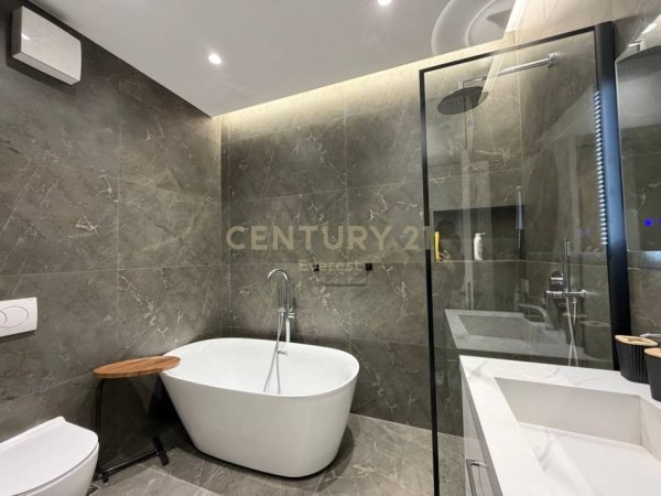 Tirane, jepet me qera apartament 1+1 Kati 5, 