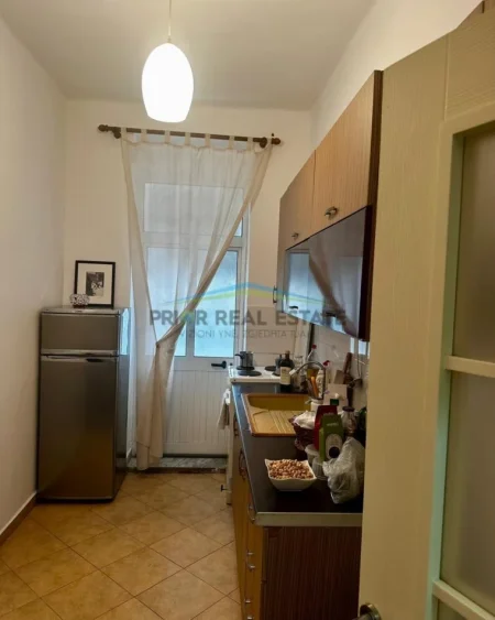 Tirane, shitet apartament 1+1 Kati 2, 70 m² 17.000.000 ALL (Rruga e Durresit)