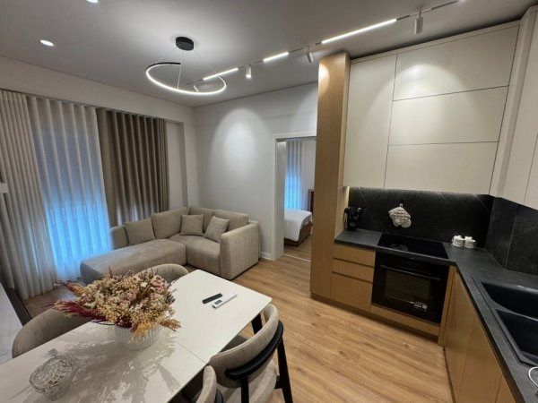 Tirane, jepet me qera apartament 2+1 Kati 2, 600 € 