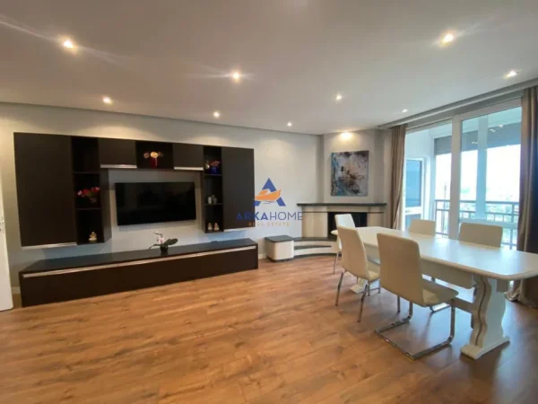 Tirane, jepet me qera apartament 1+1+Ballkon Kati 13, 125 m² 1039 €