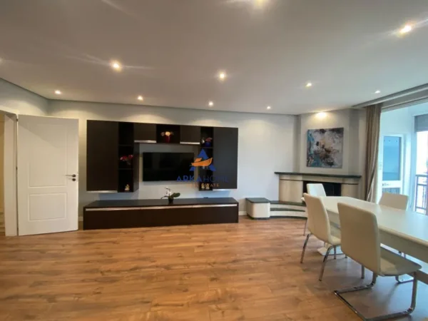 Tirane, jepet me qera apartament 1+1+Ballkon Kati 13, 125 m² 1039 €
