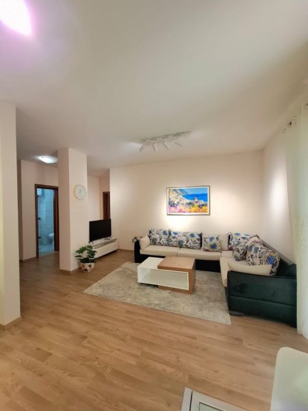 Tirane, jepet me qera apartament 2+1+Ballkon Kati 2, 115 m² 800 € (KOPSHTI ZOOLOGJIK)
