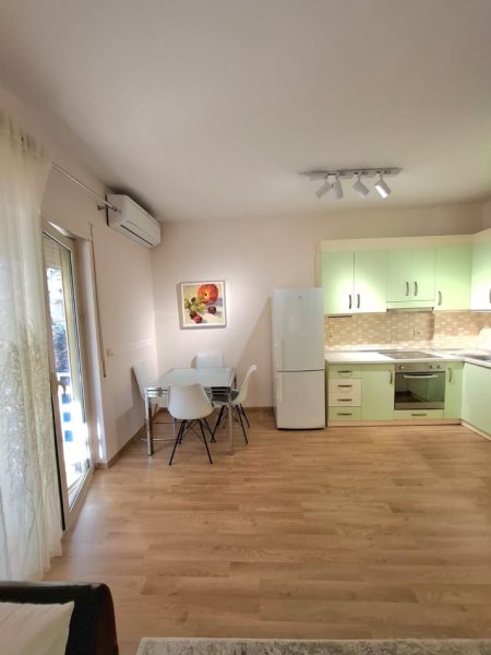 Tirane, jepet me qera apartament 2+1+Ballkon Kati 2, 115 m² 800 € (KOPSHTI ZOOLOGJIK)