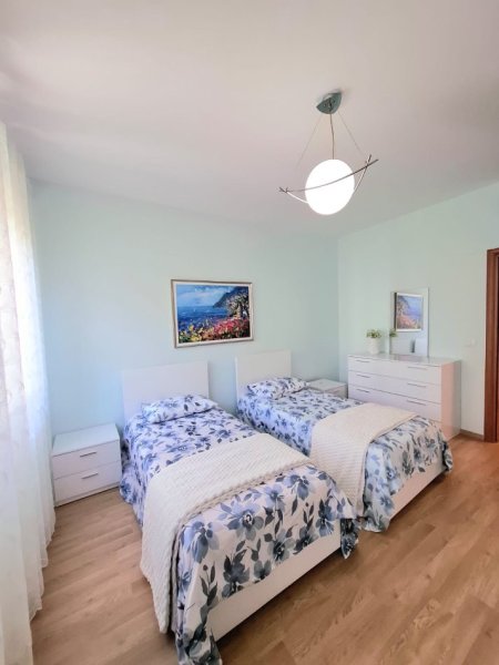 Tirane, jepet me qera apartament 2+1+Ballkon Kati 2, 115 m² 800 € (KOPSHTI ZOOLOGJIK)