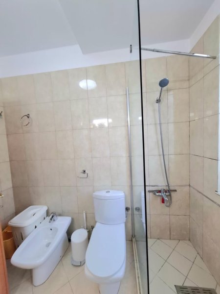 Tirane, jepet me qera apartament 2+1+Ballkon Kati 2, 115 m² 800 € (KOPSHTI ZOOLOGJIK)