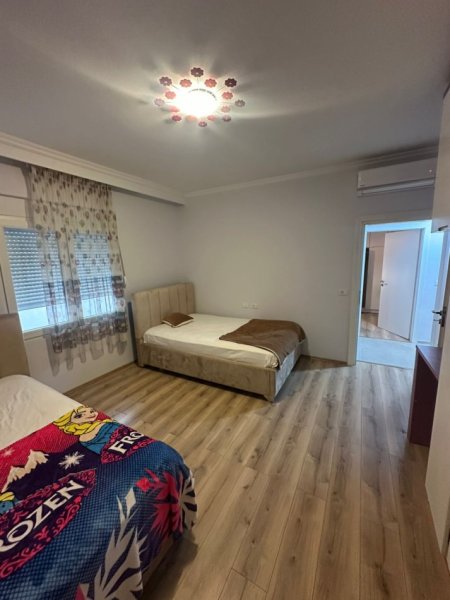 Tirane, jepet me qera shtepi 2+1+Ballkon Kati 0, 90 m² 600 € (Don Bosko)