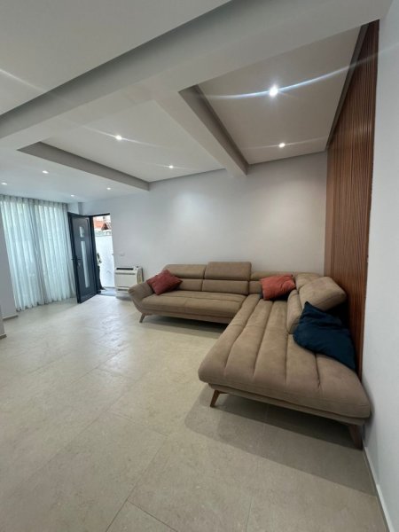 Tirane, jepet me qera shtepi 2+1+Ballkon Kati 0, 90 m² 600 € (Don Bosko)