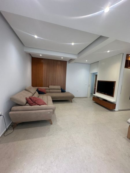 Tirane, jepet me qera shtepi 2+1+Ballkon Kati 0, 90 m² 600 € (Don Bosko)