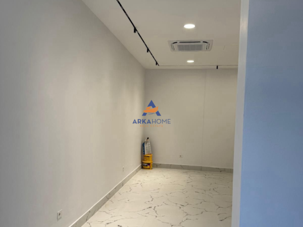 Tirane, jepet me qera dyqan Kati 0, 38 m² 900 € 
