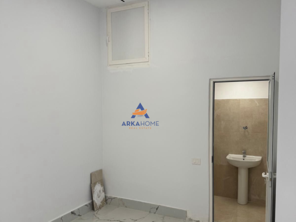 Tirane, jepet me qera dyqan Kati 0, 38 m² 900 € 