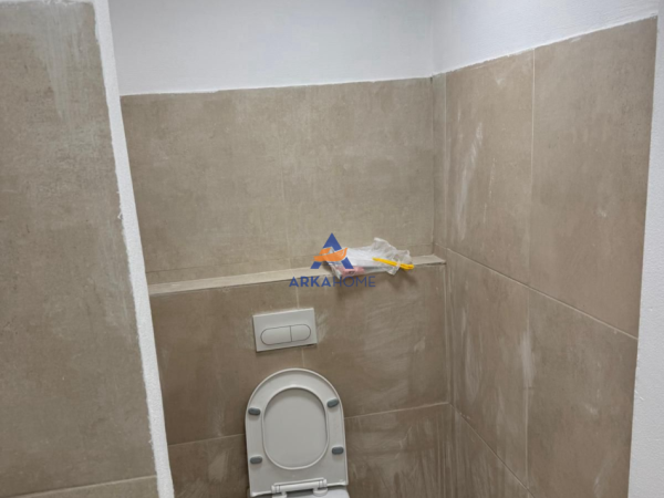 Tirane, jepet me qera dyqan Kati 0, 38 m² 900 € 