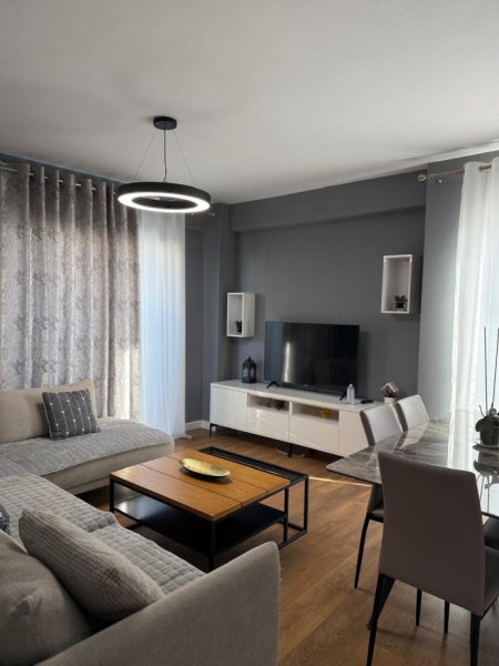 Tirane, jepet me qera apartament 2+1+Ballkon Kati 6, 111 m² 700 € (Jordan Misja)