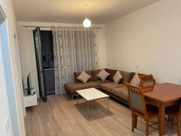 Tirane, jepet me qera apartament 1+1 Kati 2, 60 m² 600 € (Siri Kodra)