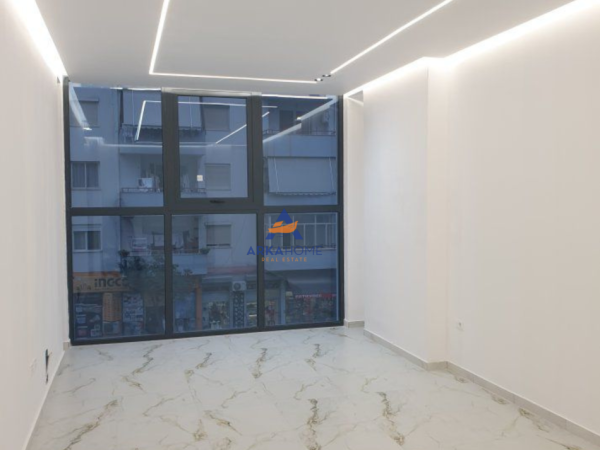 Tirane, jepet me qera ambjent biznesi Kati 1, 74 m² 800 € 