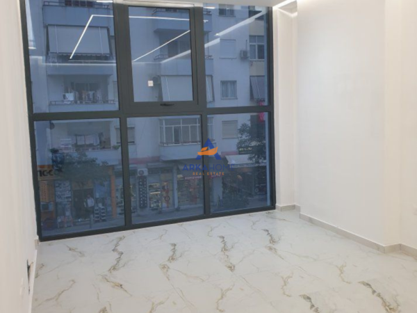 Tirane, jepet me qera ambjent biznesi Kati 1, 74 m² 800 € 
