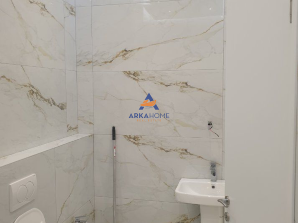 Tirane, jepet me qera ambjent biznesi Kati 1, 74 m² 800 € 