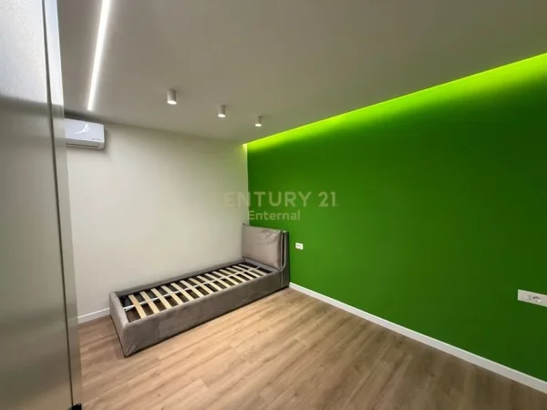 Tirane, jepet me qera apartament 2+1 Kati 2, 80 m² 850 € (rruga e kavajes)