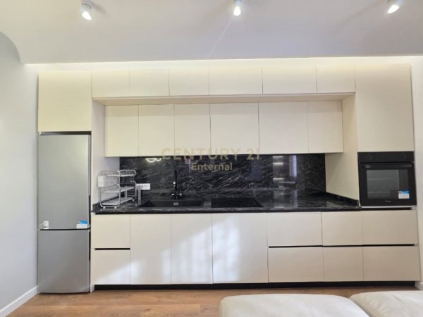 Tirane, jepet me qera apartament 2+1 Kati 2, 80 m² 850 € (rruga e kavajes)