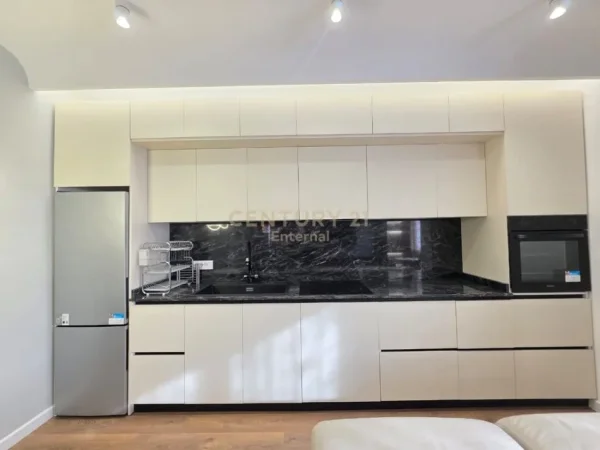 Tirane, jepet me qera apartament 2+1 Kati 2, 80 m² 850 € (rruga e kavajes)