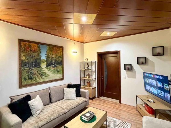 Tirane, jepet me qera 1+1+Ballkon ,rruga e kavajes 600 euro