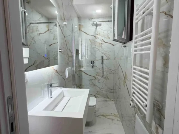 Tirane, jepet me qera 1+1+Ballkon ,rruga e kavajes 600 euro