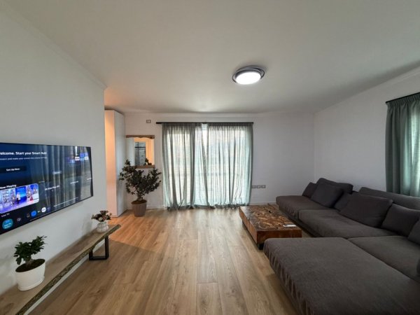 Tirane, jepet me qera apartament 2+1 Kati 9, 230 m² 1.200 € (Blloku)
