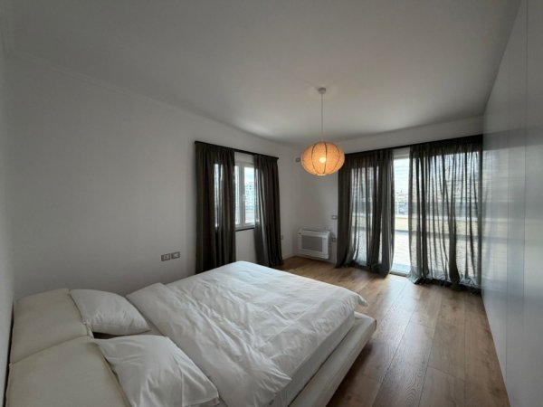 Tirane, jepet me qera apartament 2+1 Kati 9, 230 m² 1.200 € (Blloku)