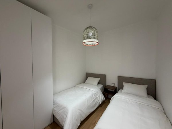 Tirane, jepet me qera apartament 2+1 Kati 9, 230 m² 1.200 € (Blloku)