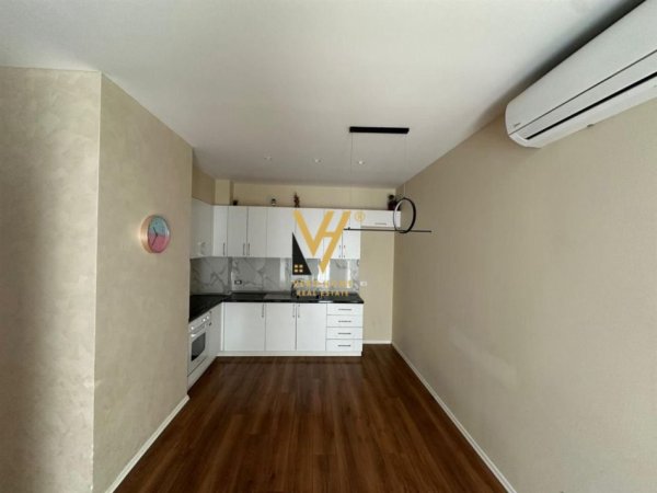 Tirane, jepet me qera apartament 2+1+Ballkon Kati 7, 92 m² 500 € (ASTIR)