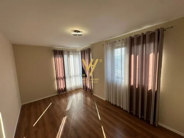 Tirane, jepet me qera apartament 2+1+Ballkon Kati 7, 92 m² 500 € (ASTIR)