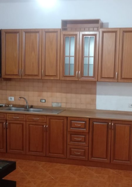 Tirane, jepet me qera Vile 1+1 Kati 1, 70 m² (Fundi Rruges Jordan Misja)