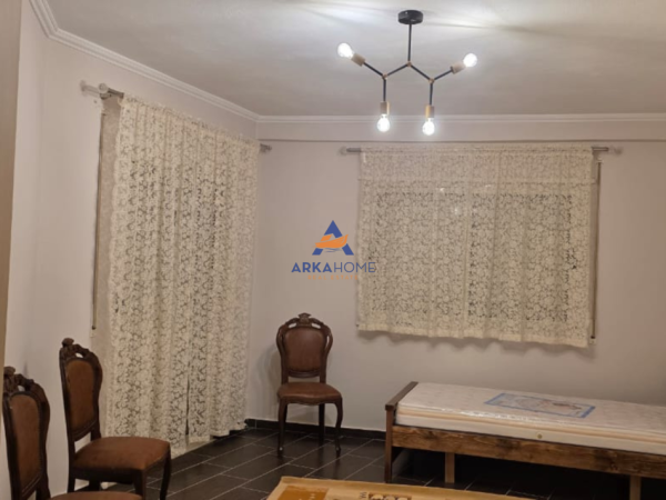 Tirane, jepet me qera apartament 2+1+Ballkon Kati 6, 120 m² 522 € 