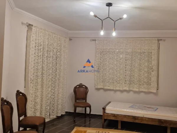 Tirane, jepet me qera apartament 2+1+Ballkon Kati 6, 120 m² 522 € 